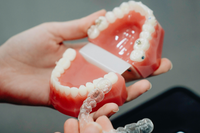ultrasonic cleaner for retainer