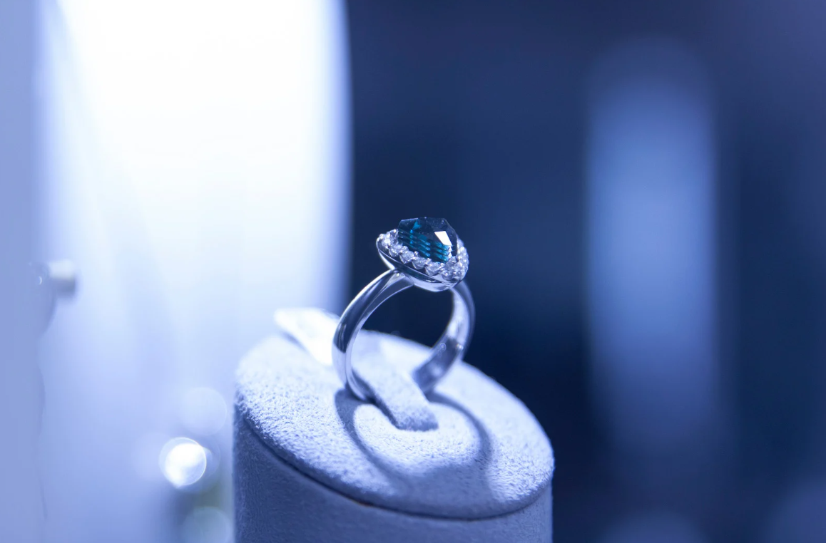 How to Clean Sapphire Ring: A Guide for Sparkling Results — Creworks ... How to clean sapphire ring